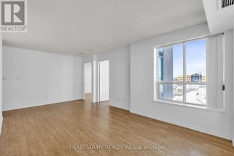 3 Ellesmere St in Richmond Hill, ON - Building Photo - Building Photo