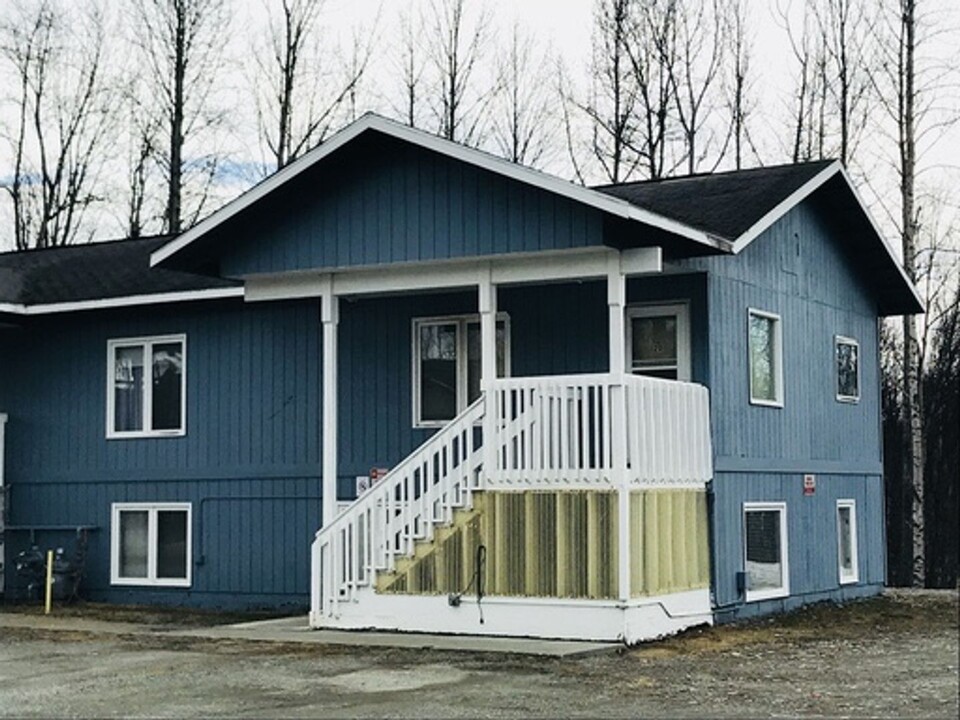 4008 E Steven Dr in Wasilla, AK - Foto de edificio