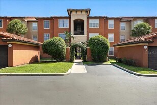 5572 Metrowest Blvd in Orlando, FL - Building Photo