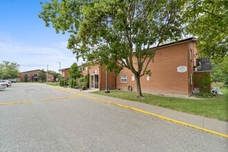 5411-5411 Empress St in Windsor, ON - Building Photo - Building Photo