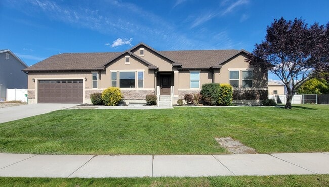 property at 1652 W Brooke St