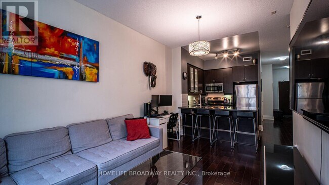 1 Upper Duke Crescent in Markham, ON - Building Photo - Building Photo