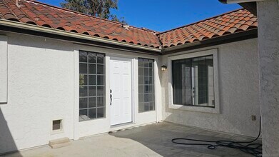 16352 Avenida Venusto in San Diego, CA - Building Photo - Building Photo