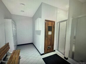 5 Laramie Ct in Coram, NY - Building Photo - Building Photo