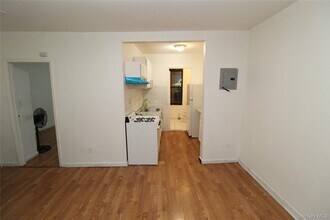 211-77 Jamaica Ave in Queens, NY - Building Photo - Building Photo