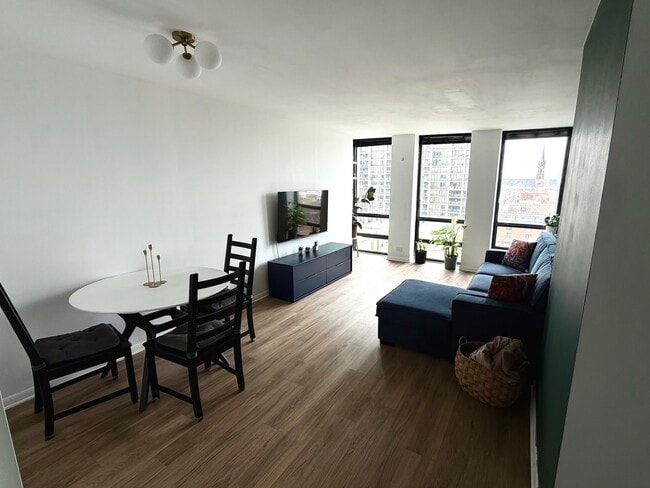 1660 N La Salle Dr, Unit 810 in Chicago, IL - Building Photo - Building Photo