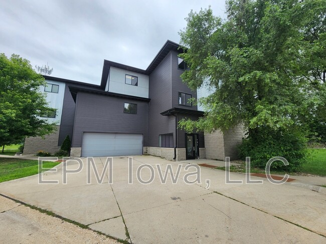 property at 221 E 5th St