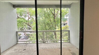 4 Admiral Dr in Emeryville, CA - Building Photo - Building Photo
