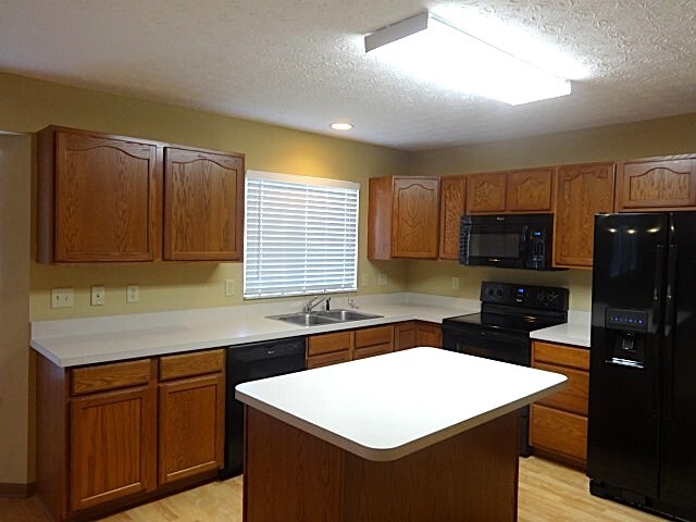 318 Shawnee Loop S in Pataskala, OH - Building Photo - Building Photo