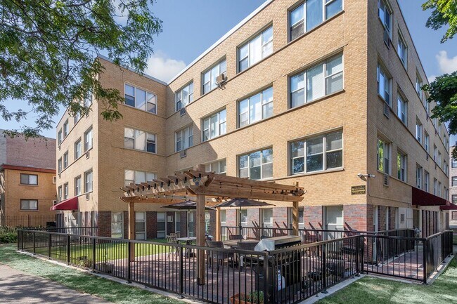 1301 W Estes Ave, Unit 3w in Chicago, IL - Building Photo - Building Photo