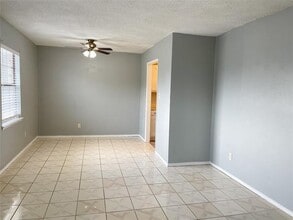 8306 Woodside Rd in Rowlett, TX - Foto de edificio - Building Photo