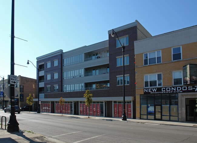 3021 W Armitage Ave in Chicago, IL - Building Photo - Building Photo