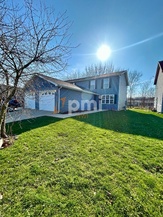 678 Dearborn Rd in Valparaiso, IN - Building Photo