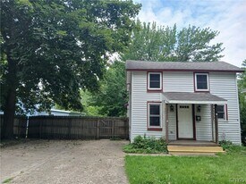 6 W 6th St in Fulton, NY - Building Photo