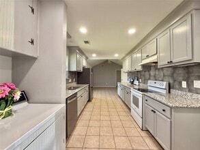 8906 Leader St in Houston, TX - Foto de edificio - Building Photo