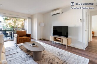 131 Saratoga Ave in Santa Clara, CA - Foto de edificio - Building Photo