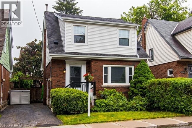 property at 19 Gilmour Pl