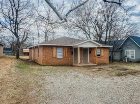 812 N 6th Ave in Durant, OK - Building Photo