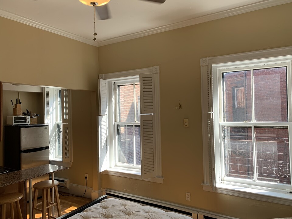 48 Hereford St, Unit GF in Boston, MA - Building Photo
