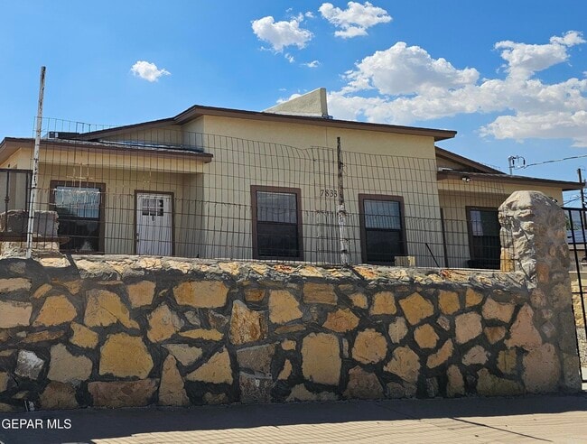 7833 Mt Latona Dr in El Paso, TX - Building Photo - Building Photo