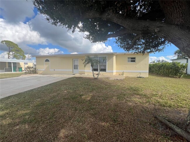 2472 Picnic St in Port Charlotte, FL - Building Photo - Building Photo