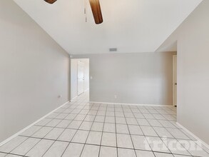 8504 Willow Forest Ct in Tampa, FL - Building Photo - Building Photo