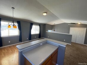 1136 Lakeview Cir in Grand Blanc, MI - Building Photo - Building Photo