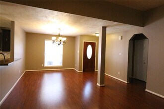 10811 Burkes Garden Dr in Houston, TX - Building Photo - Building Photo