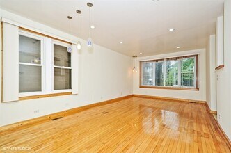 2453 N Campbell Ave in Chicago, IL - Foto de edificio - Building Photo