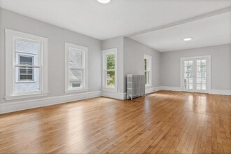 1527 NE Madison St in Minneapolis, MN - Building Photo - Building Photo