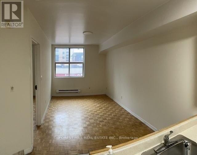 126 Dundas St E in Toronto, ON - Building Photo - Building Photo