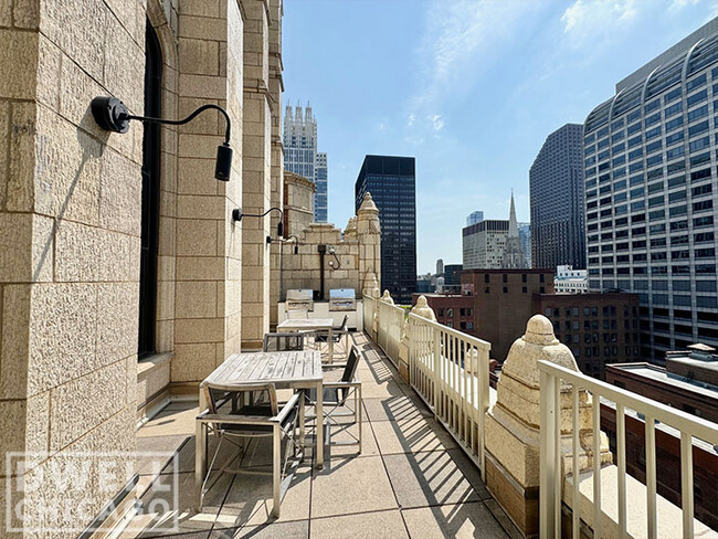 181 W Randolph St, Unit 1 in Chicago, IL - Foto de edificio - Building Photo