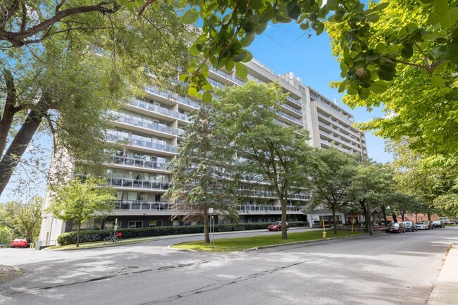 Champlain Towers in Ottawa, ON - Building Photo - Building Photo