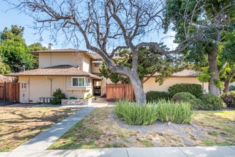 1295 Manchester Dr in Santa Clara, CA - Foto de edificio - Building Photo