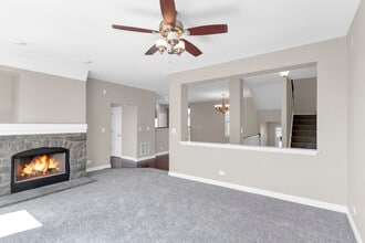 3152 Taunton St in Elgin, IL - Building Photo - Building Photo