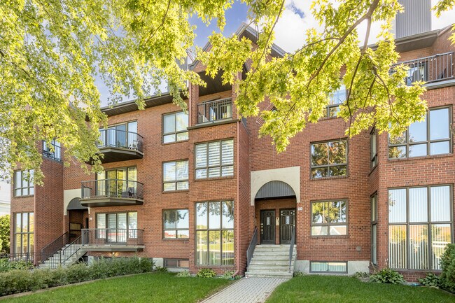 7636 Maurice-Duplessis Boul in Montréal, QC - Building Photo - Building Photo