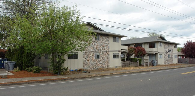 La Paloma Apartments in Corvallis, OR - Building Photo - Building Photo