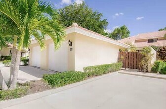 265 Old Meadow Way in Palm Beach Gardens, FL - Building Photo - Building Photo
