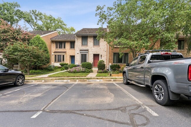 2009 Swans Neck Way in Reston, VA - Building Photo - Building Photo