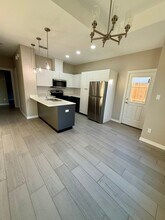 1412 S Xanthia St, Unit 4 in Alton, TX - Building Photo - Building Photo