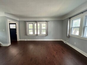2132 Kalamazoo Ave SE in Grand Rapids, MI - Building Photo - Building Photo
