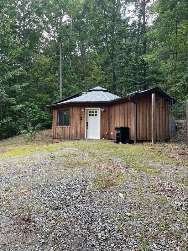 50 Rustling Oaks Ln in Asheville, NC - Building Photo - Building Photo