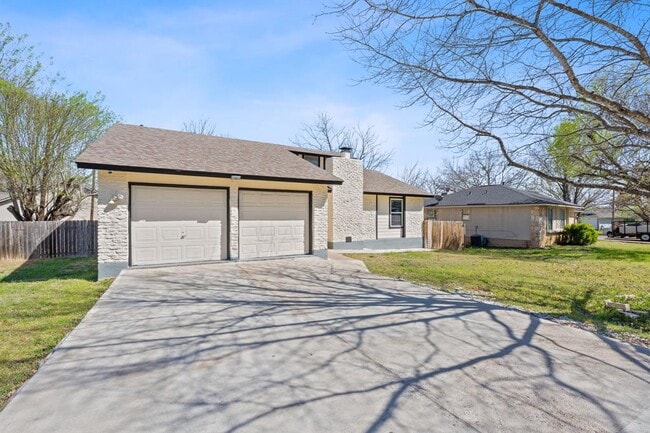 1002 Parkside Cir in Round Rock, TX - Building Photo - Building Photo