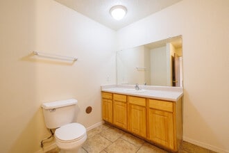 Taylor Ridge Apartments in Albuquerque, NM - Building Photo - Building Photo