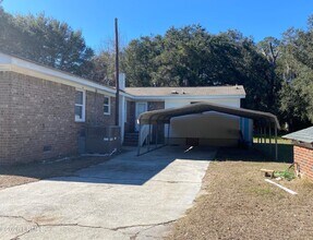 22 Pine Grove Rd in Beaufort, SC - Foto de edificio - Building Photo