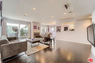 910 S Holt Ave in Los Angeles, CA - Building Photo - Building Photo