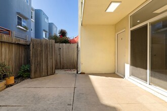 1247 11th St, Sant Monica in Santa Monica, CA - Building Photo - Interior Photo