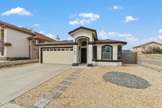 4945 Silver Ranch Ave in El Paso, TX - Building Photo - Building Photo