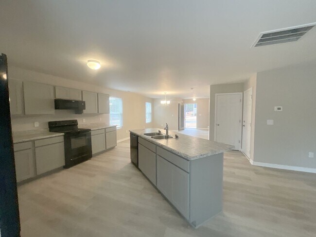 153 Mildred Wy in Aberdeen, NC - Building Photo - Building Photo