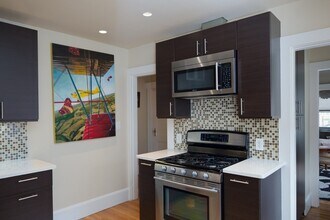 9 Irvington Rd in Somerville, MA - Building Photo - Building Photo